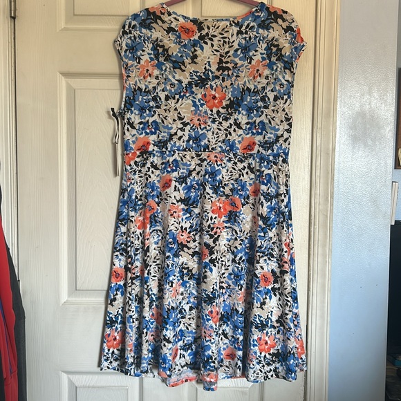 NWT Emaline Jersey knit v neck floral print sleeveless dress size large - Picture 2 of 5